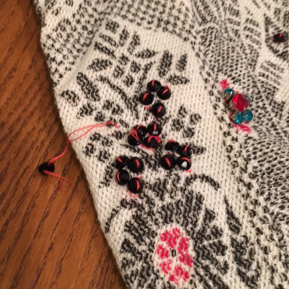 Free People very roomy tank with sequins - Picture 4 of 8